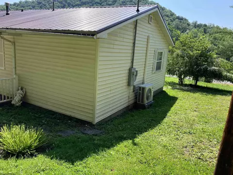 20948 S Calhoun Hwy, Orma, WV 25268 photo 6