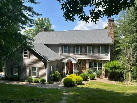 8 Holly Hl, Fairmont, WV 26554