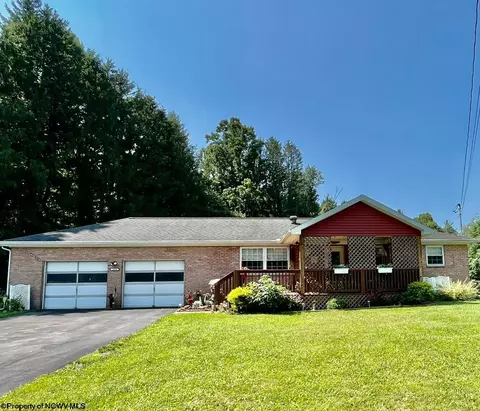 1636 Mary Lou Retton Dr, Fairmont, WV 26554