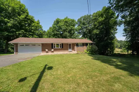 876 Cobun Creek Rd, Morgantown, WV 26508