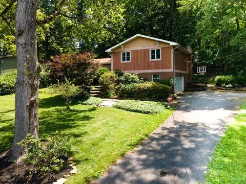 91 Chardonnay Dr, Morgantown, WV 26508