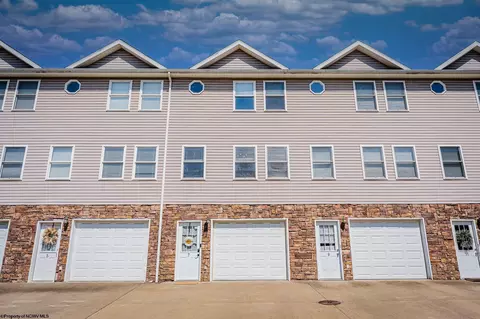 7 Lewis Lndg, Morgantown, WV 26505