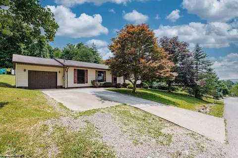 103 E Hillview Dr, Morgantown, WV 26508