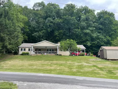 260 Shearerwood Dr, Philippi, WV 26416