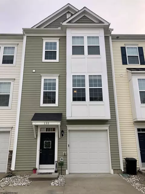 135 Woodside Dr, Morgantown, WV 26508