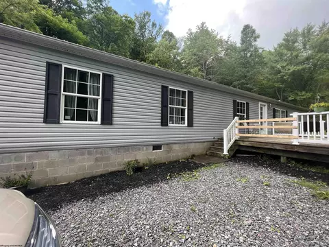 1453 Tyanna Ln, Wallace, WV 26448