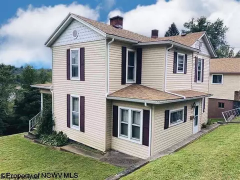 55 Adolphus St, Grafton, WV 26354