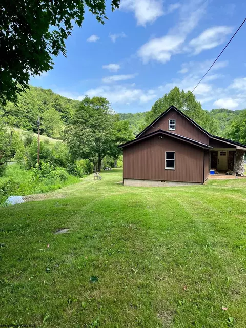 796 Miracle Run Rd, Fairview, WV 26570 photo 3