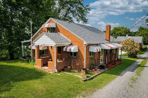 580 New Jersey Ave, Westover, WV 26501
