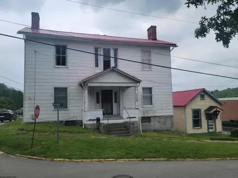 99 Main St, Shinnston, WV 26431