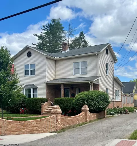 4 Meade St, Buckhannon, WV 26201