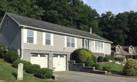 91 Valley Forge Cir, Fairmont, WV 26554