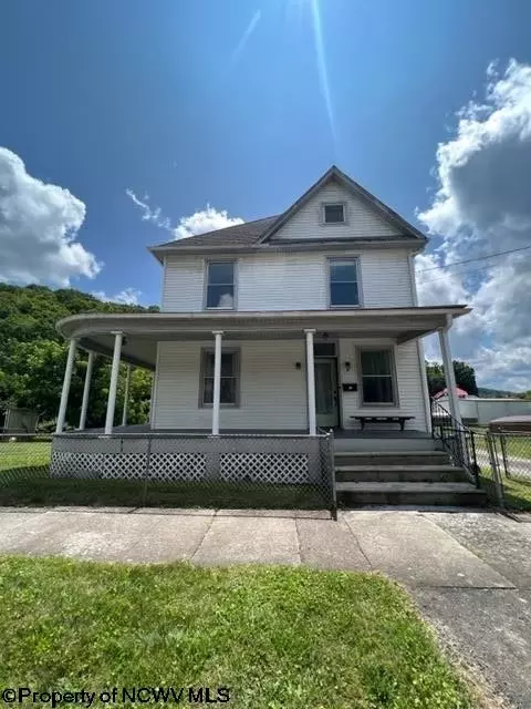 30 Diamond St, Elkins, WV 26241