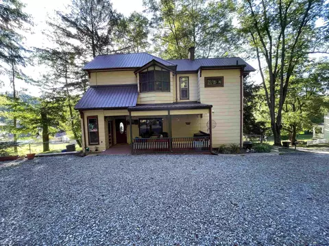 6 Lynch St, Salem, WV 26426