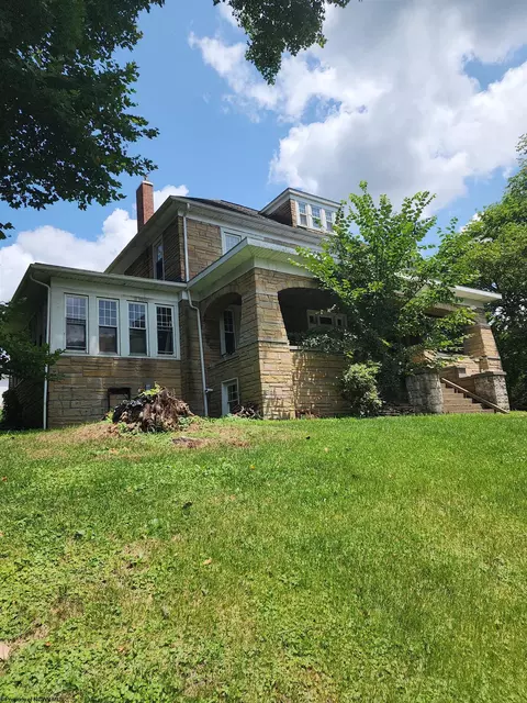 746 Limestone Rd, Clarksburg, WV 26301