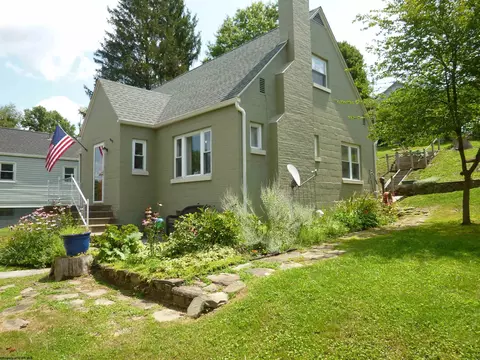 1366 Overhill Rd, Fairmont, WV 26554