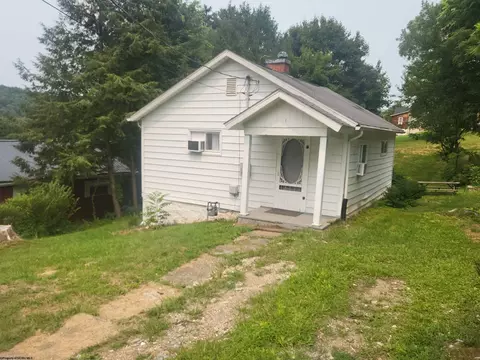 61 First St, Carolina, WV 26563
