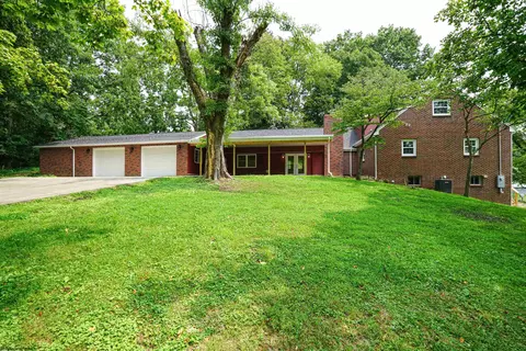 121 Circle Dr, Mount Clare, WV 26408