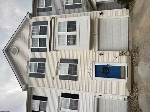 5 Robin Ln, Morgantown, WV 26508