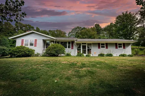 1139 Smithtown Rd, Morgantown, WV 26508