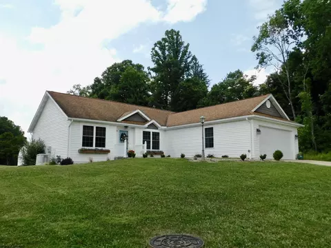 51 Augusta Pines Dr, Fairmont, WV 26554
