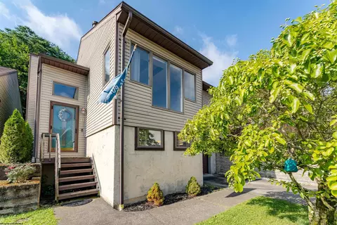 11 Oak Ct, Morgantown, WV 26505
