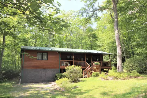 51 Redwood Dr, Terra Alta, WV 26764