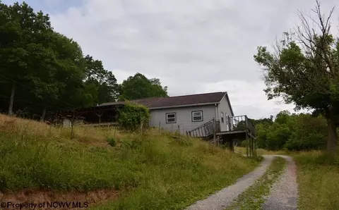 2290 Sunnyside Rd, West Union, WV 26456