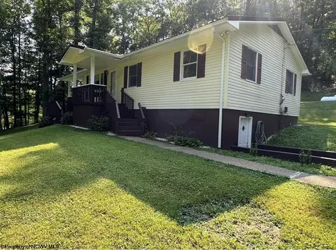 2076 Birds Run Rd, Bridgeport, WV 26330