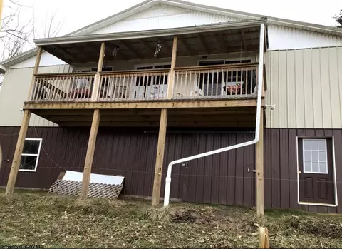 241 Mayfield St, Pine Grove, WV 26419