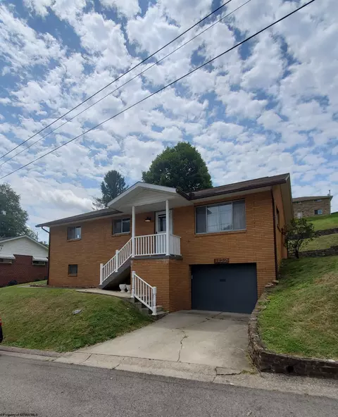 1132 Village Way, Fairmont, WV 26554