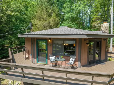 79 Grosbeak Dr, Terra Alta, WV 26764