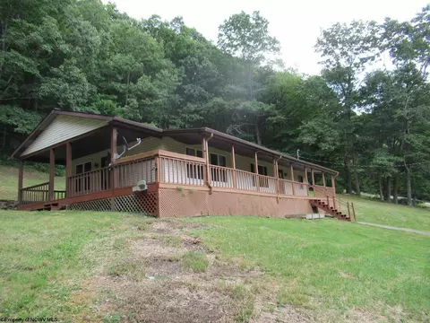 255 Murphy Rd, Wallace, WV 26448