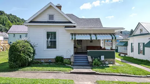 210 Jefferson St, Mannington, WV 26582