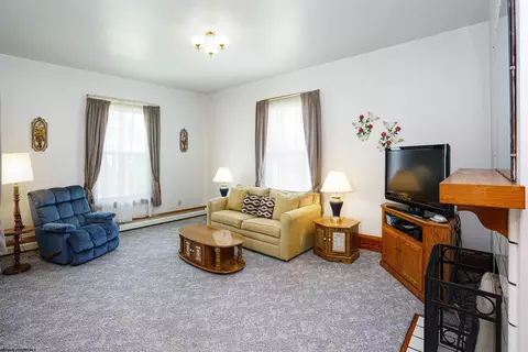 210 Jefferson St, Mannington, WV 26582 photo 2