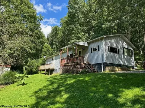 10520 Morgantown Pike, Philippi, WV 26416