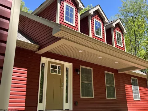 207 Gandalf Rd, Masontown, WV 26542