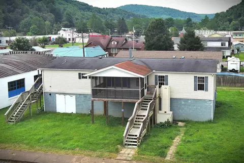 3 Short St, Richwood, WV 26261