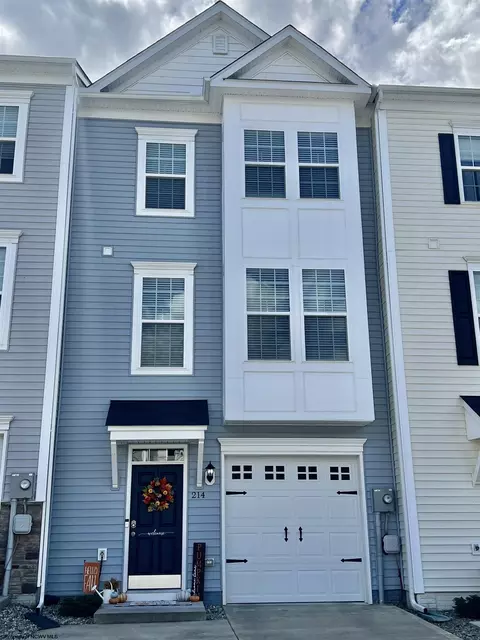 214 Queensbury Ct, Fairmont, WV 26554