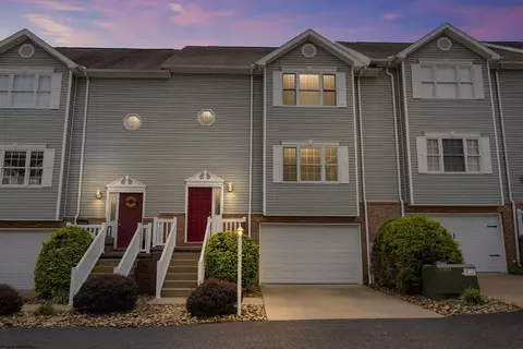 111 New Castle Dr, Morgantown, WV 26508