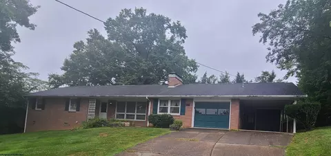 4 Crestview Ter, Bridgeport, WV 26330