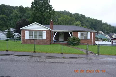 666 Lynn Ave, Weston, WV 26452