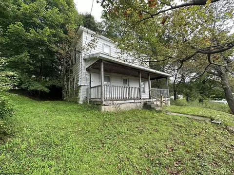 102 W High St #2 S, Terra Alta, WV 26764