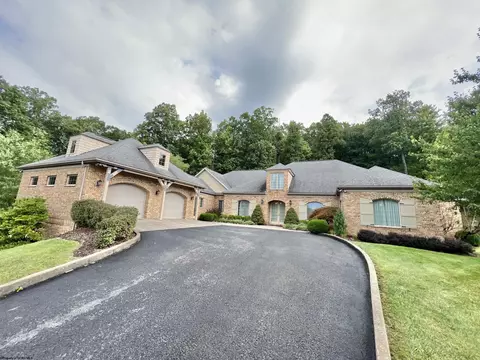 41 Cedar Ln, Bridgeport, WV 26330