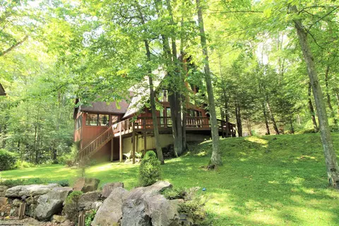 91 Dogwood Dr, Terra Alta, WV 26764