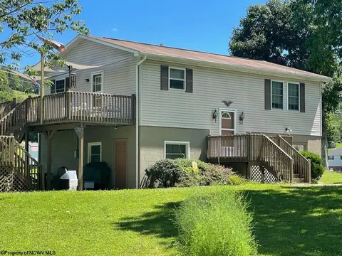 52 Grove St, Buckhannon, WV 26201