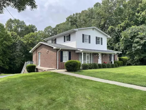 111 Mcdonald St, Kingwood, WV 26537