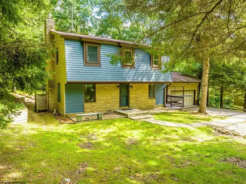 178 Lakeview Dr, Terra Alta, WV 26764