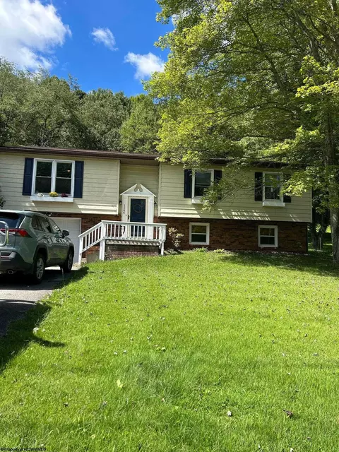 1146 Shawnee Dr, Buckhannon, WV 26201