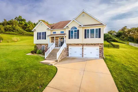 629 Hayfield St, Morgantown, WV 26508